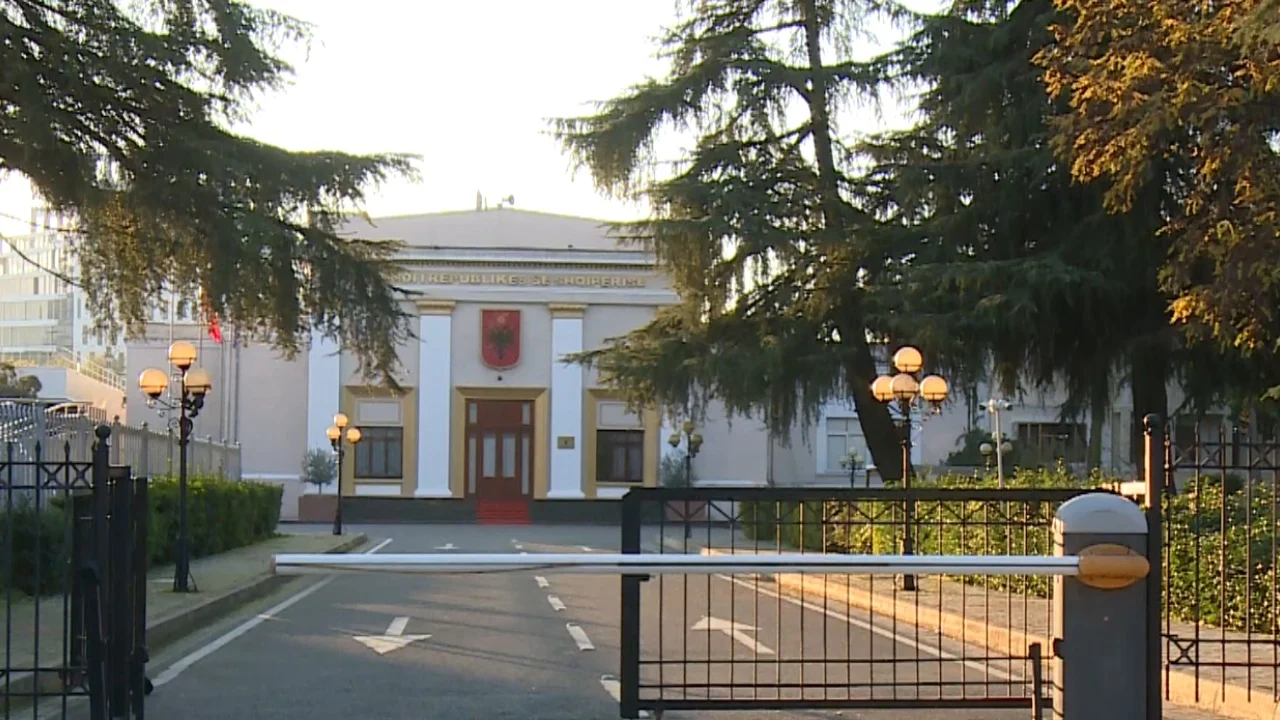 Profesionet e 140 deputetëve të Parlamentit të ri, dominojnë ekonomistët dhe juristët