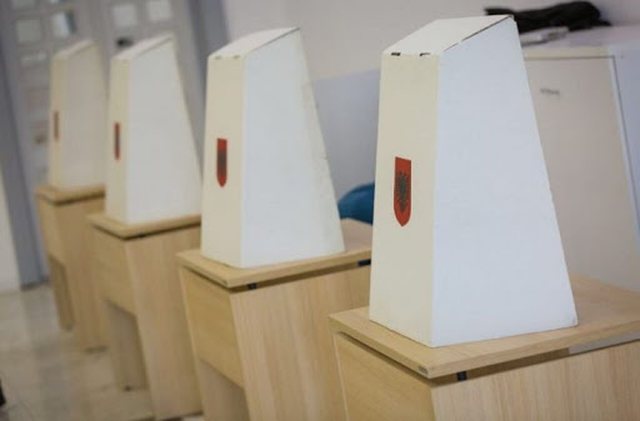 PS me 19 deputetë në Tiranë, kryeson me 47.7% të votave, PD 14 deputetë