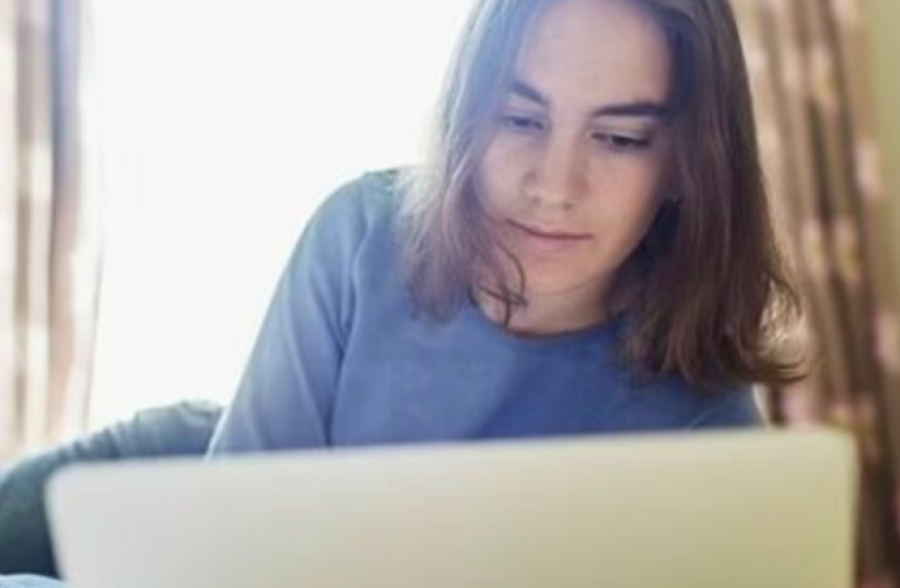 Puna nga shtëpia dëmton shëndetin e të rinjve