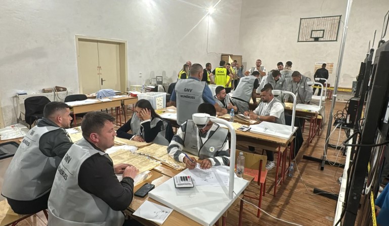 Qarku Korçë/ Kryeson Partia Socialiste, ja kush është forcë e tretë