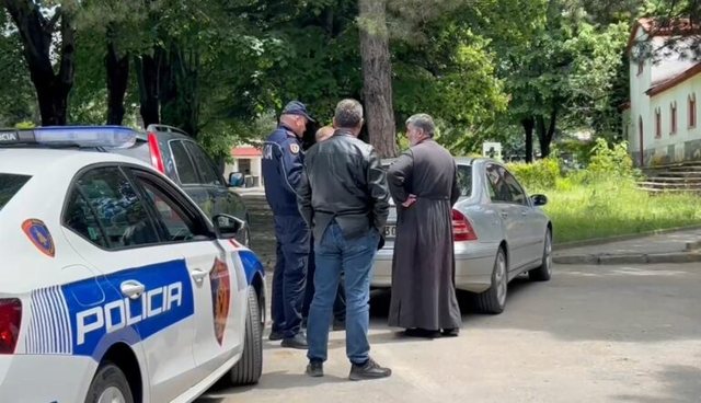 Ra nga çatia e kishës/ Rëndohet gjendja shëndetësore e priftit, transportohet me helikopter drejt Tiranës