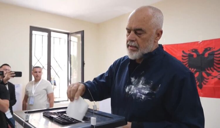 Rama dhe bashkëshortja e tij votojnë në Surrel: Fjala është e popullit