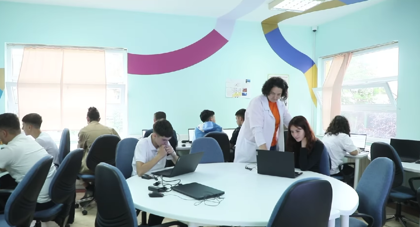 Rama ndan pamjet: Fëmijët në rrugën e re të teknologjisë digjitale