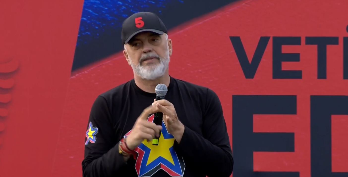 Rama në Lezhë: Çfarë këngësh ka kënduar ‘bufi’ që mori 6 mln për t’i nisur në SHBA?