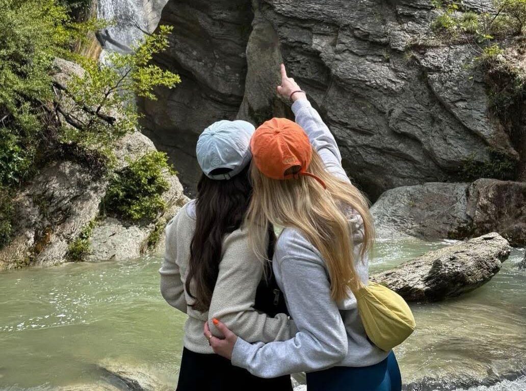 Rama poston foton e dy turistëve nga Kanionet e Osumit në Skrapar