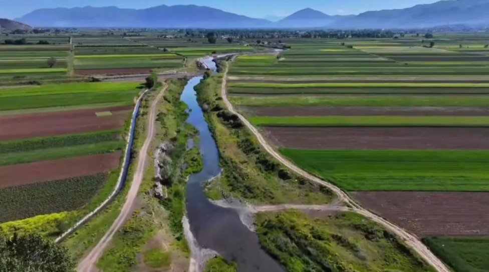 Rama publikon pamjet: Vijon puna për pastrimin e shtratit të lumit në Dunavec të Korçës