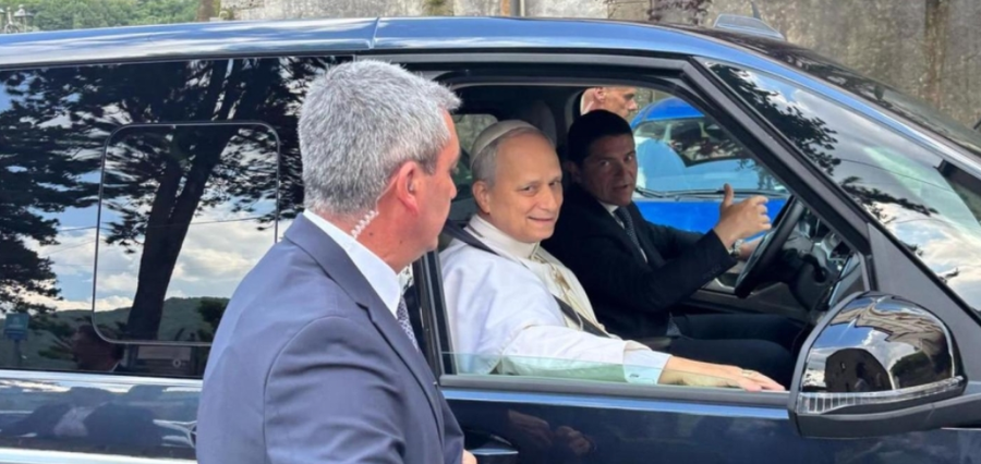 Refuzon Fiat 500 e Françeskut, zbulohet makina që do të mbajë Papa Leoni