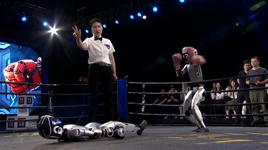Robotët ngjiten në ring, zhvillohet kampionati i parë botëror i kikboksit