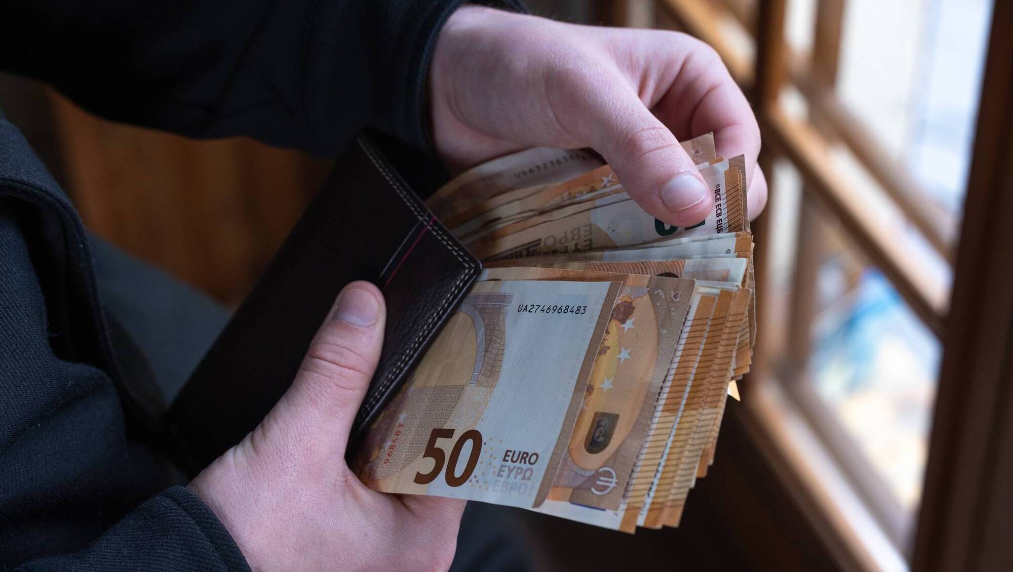 Rreziku i sulmeve kibernetike, bankat qendrore të Evropës përgatisin njerëzit për krizat emergjente: Mbani para cash