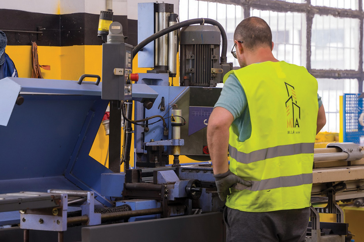 Rriten presionet mbi tregun e punës, kompanitë pezullojnë planet e zgjerimit