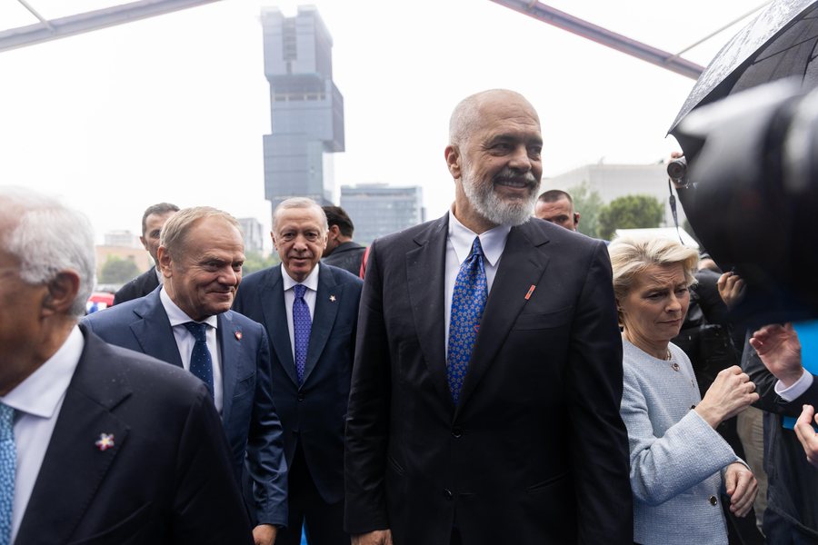 Samiti i Komunitetit Europian, kush janë 4 liderët që u larguan më herët nga Tirana?