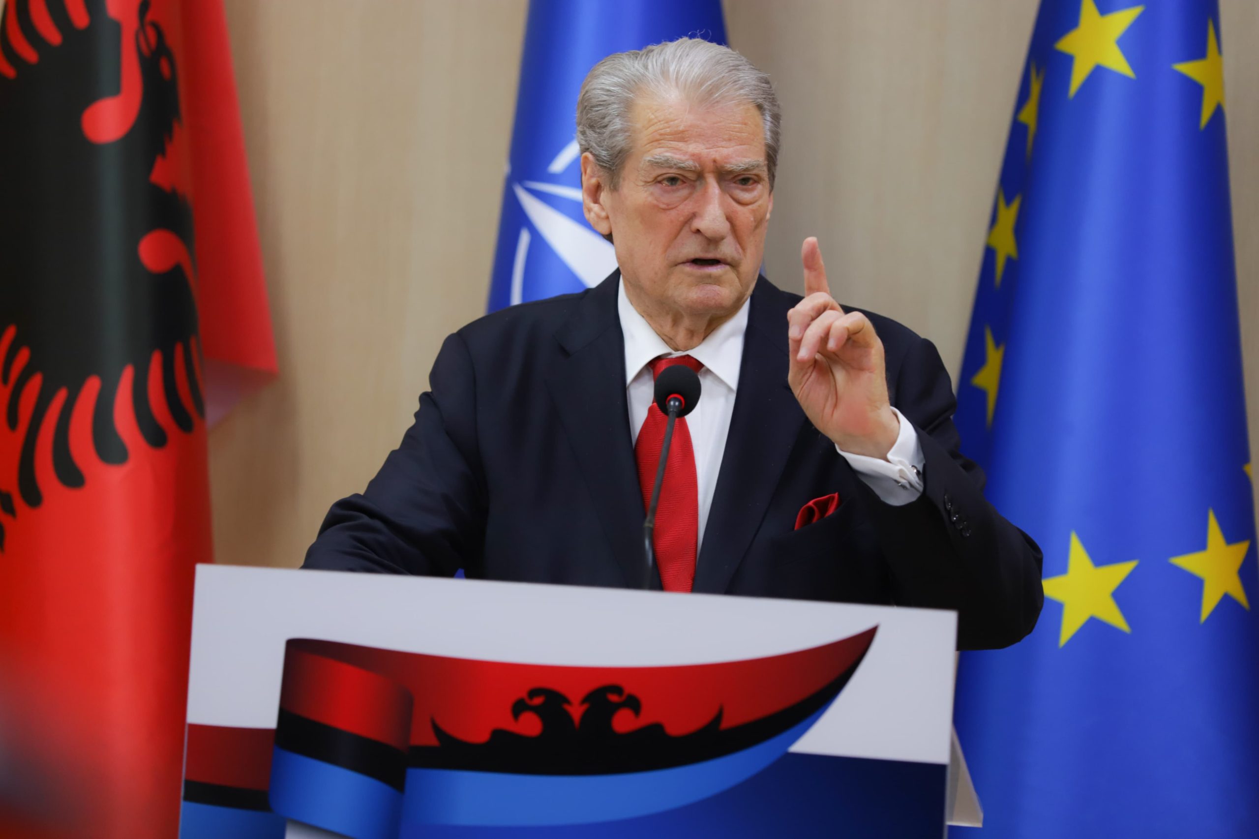 Samiti i Komunitetit Politik Evropian më 16 maj, Berisha paralajmëron protestë në Tiranë