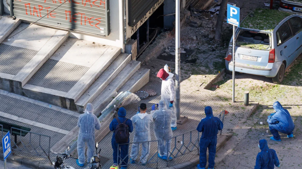 Selanik/ Donte të vendoste eksploziv në bankomat, 39-vjeçares i shpërthen në dorë