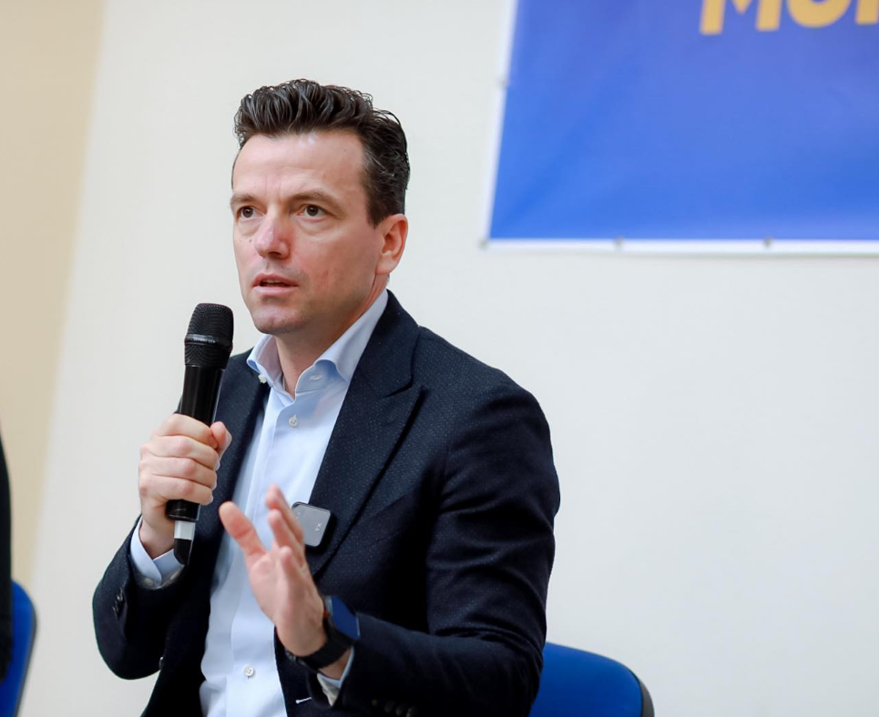 Shehaj i përgjigjet Berishës: S’mund të bërtasësh për farsë zgjedhore dhe pastaj të vjedhësh një deputet në tavolinë