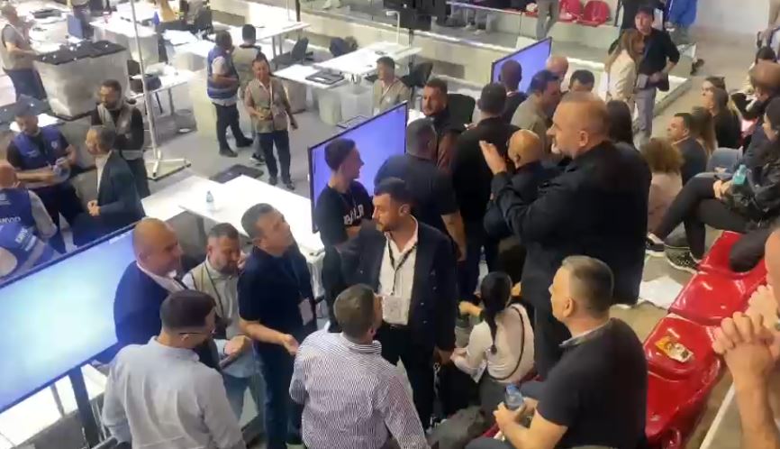 “Shko numëroji ti votat”/ Tensione në Lezhë, PD i kërkon Celibashit rinumërim e dy kutive