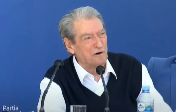 “Shkollat s’kishin shkumës”, Berisha: Kishim kompjuterë me internet por i vodhët!