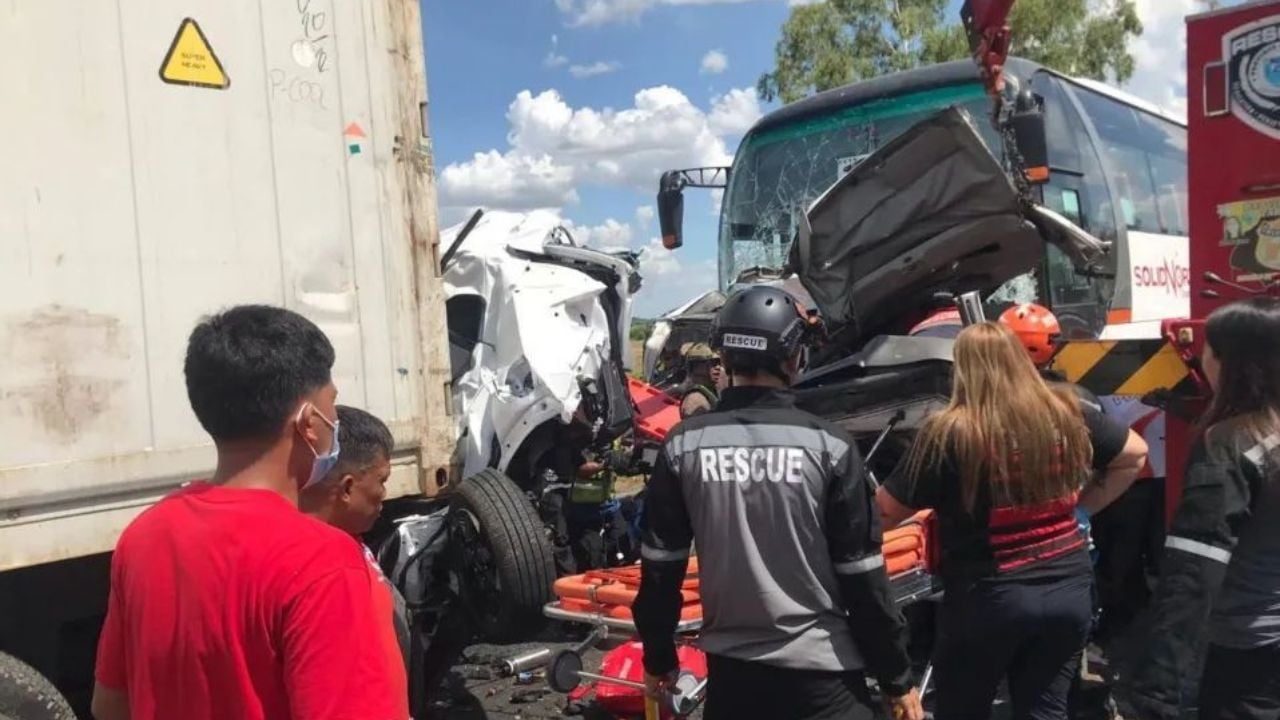 Shoferi i autobusit bie në gjumë në timon dhe shkakton aksident të shumëfishtë në Filipine, 10 viktima dhe 30 të plagosur