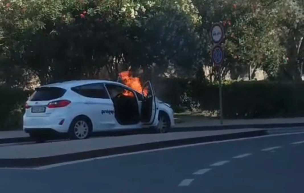 Shpërthen në flakë makina në Durrës, dyshohet se…