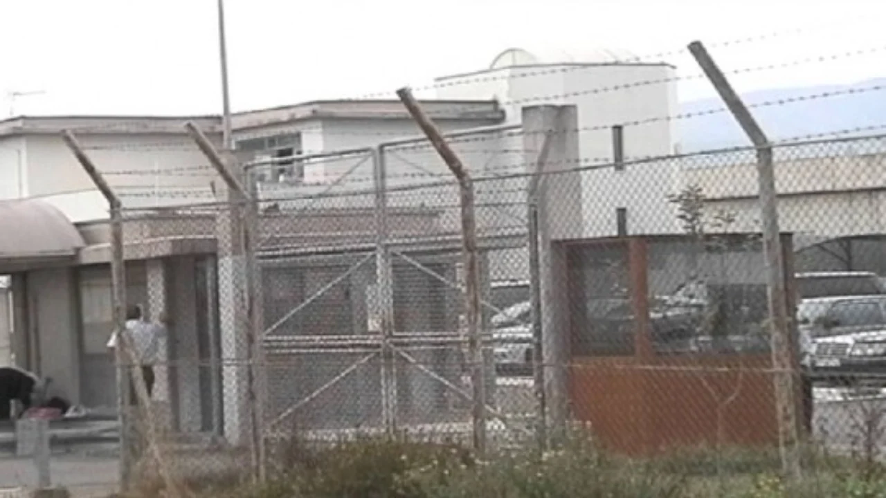 Shpërthim brenda perimetrit të sigurisë së burgut të Fushë-Krujës, dyshohet për lëndë plasëse! Reagon policia