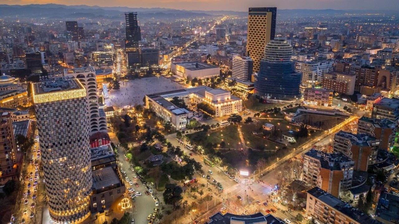 Shqipëria në fokus të investitorëve të pasurive të paluajtshme, “Forbes” zgjeron rrjetin e tij në Tiranë dhe Rivierën Jugore