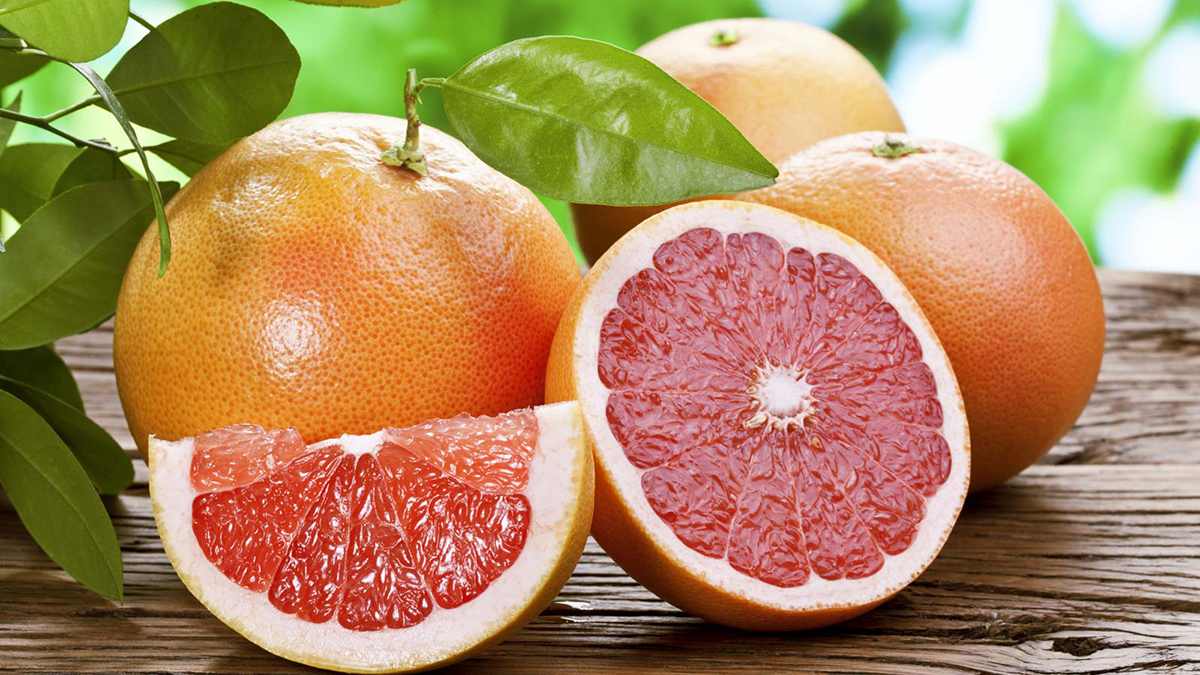 Shumë Ujë Pak Kalori: 9 Ushqimet më të Mira të Verës