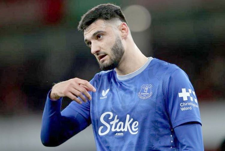 S’ka marrëveshje, Evertoni liron Brojën, shqiptari do të kthehet te Çelsi