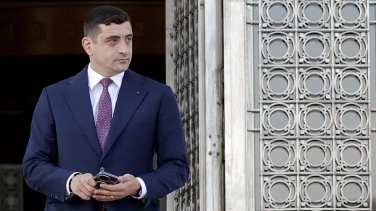 Sondazhet e zgjedhjeve rumune: Tifozi i Trumpit i së djathtës ekstreme, George Simion, fiton raundin e parë