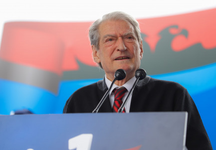 Sot mbyllet fushata elektorale/ Paralajmëron Berisha: Kjo do të jetë konferenca ime e fundit si kryetar opozite