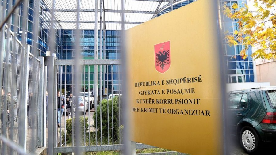 SPAK kontroll në banesën e një deputeti të PS në Elbasan, sekuestrohen para dhe dokumente komprometuese zgjedhore