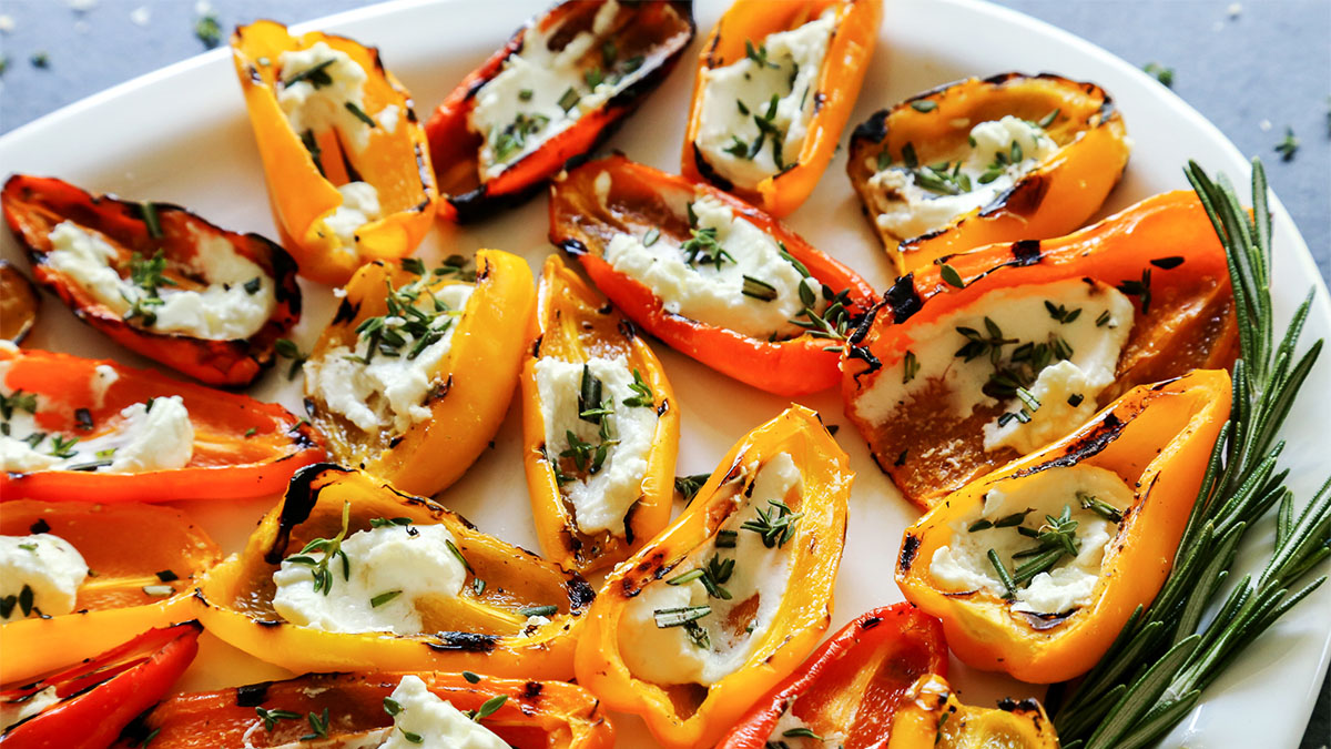 Speca të Pjekur të Mbushur me Ajkë Kosi – Mrekulli për Shijen