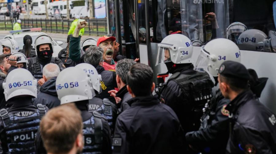 Stambolli në ‘shtetrrethim’ për 1 Majin/ Qindra arrestime, mbi 52 mijë policë në rrugë