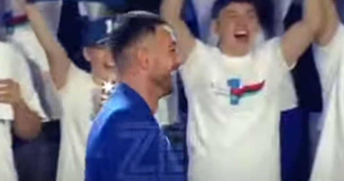 Stresi vjen me këngë surprizë për mbylljen e fushatës, mesazh Noizyt: Je në partinë e gabuar vëllai im!