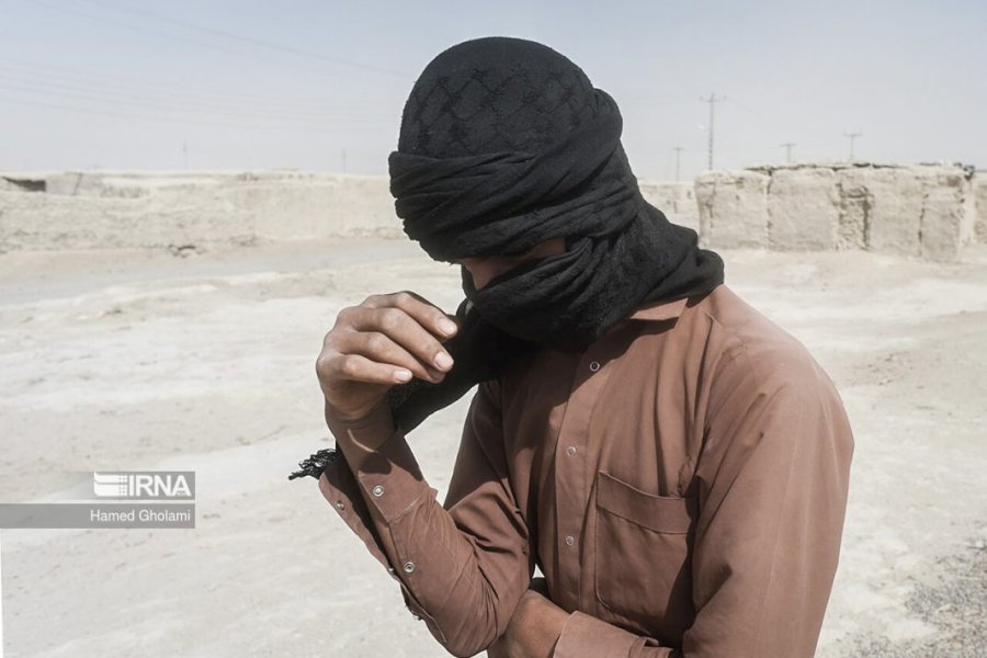 Stuhia e pluhurit shkakton alarm portokalli në 13 provinca iraniane, shkollat dhe zyrat mbyllen