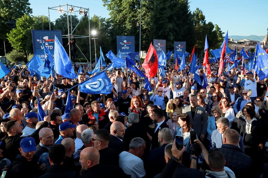 Susan Wiles feston ditëlindjen, Chris LaCivita dhe Berisha urojnë shefen e kabinetit të Trump nga Shkodra