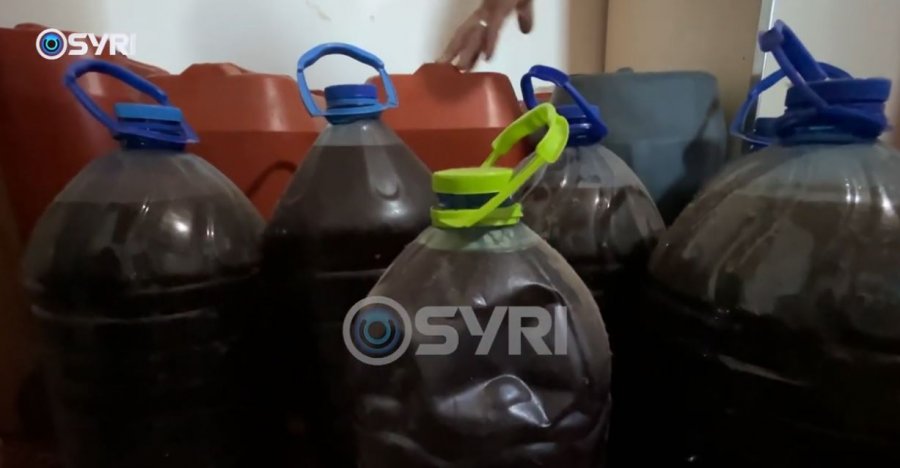 SYRI TV/ Fier e Mallakastër, vaji e rakia mbeten stok, fermerët: Ka rënë çmimi i shitjes së vajit!