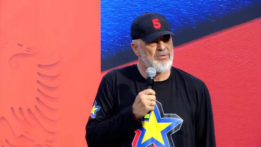 Takimi në Kavajë, Rama ironizon kandidatin e PD: Berberi të mbajë posterin e atij çunit, është fiks për të ftuar njerëzit të qethen