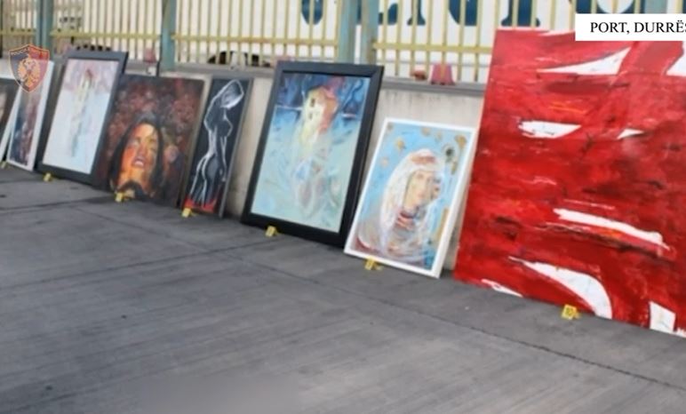 Tentuan të nxirrnin nga Shqipëria 10 piktura, një i arrestuar dhe dy në kërkim