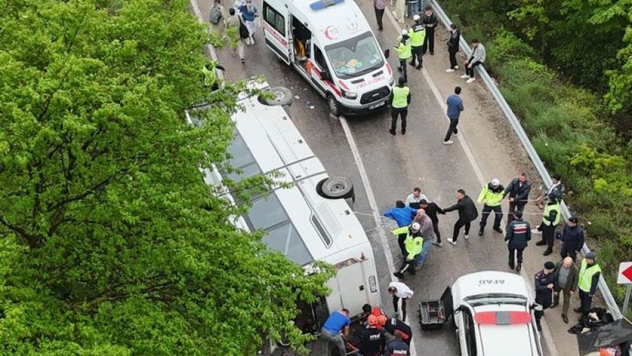 Tragjedi në Turqi/ Shpërthim në një makinë në Çanakale, 8 të vdekur dhe dhjetëra të plagosur