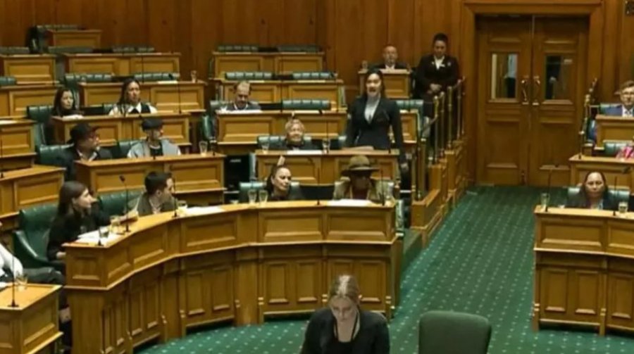 Tre deputetë maori përballen me pezullim për shkak të protestës ‘haka’