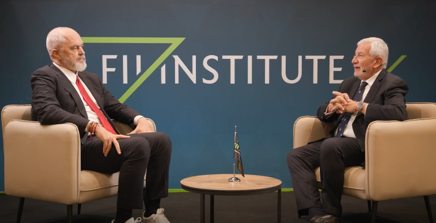 Tregon si arti e ndihmon në punën e tij/Rama:Vizatoj gjatë takimeve ose bëhem nervoz