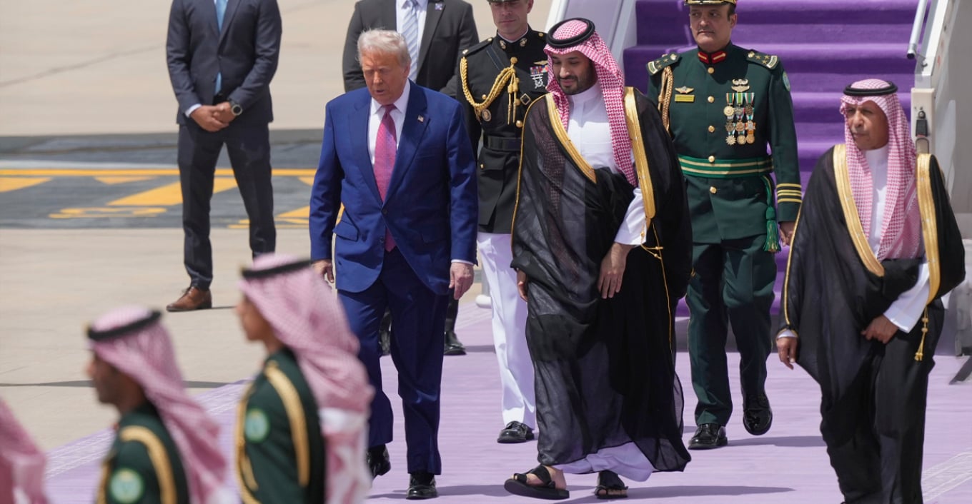 Trump në Arabinë Saudite, në fokus marrëveshje ushtarake dhe triliona dollarë investime