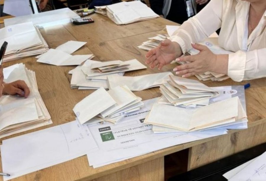 U denoncua dje nga opozita/ Çfarë është fenomeni i njohur si ‘treni bullgar’ dhe si manipulohet vota prej tij?