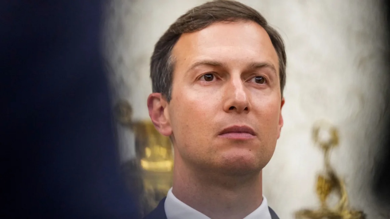 Udhëtimi i parë i Donald Trump në Lindjen e Mesme, CNN zbulon “këshilltarin” e fshehtë të Presidentit për marrëveshjet me Arabinë, Katarin dhe Emiratet