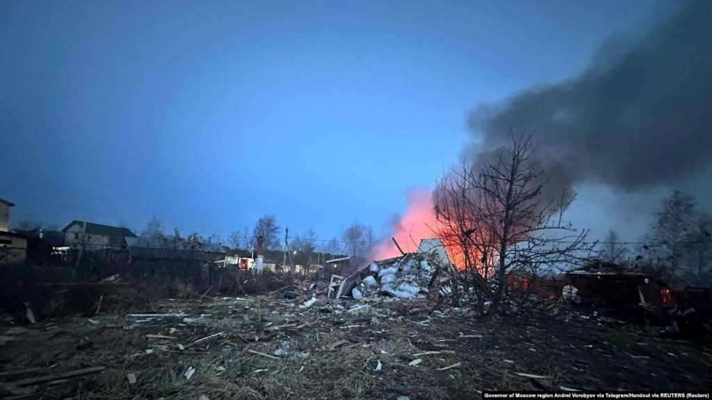 Ukraina sulmon Moskën me dronë, mbyllen aeroportet për disa orë