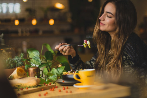 Ushqimet më të mira dhe më të dëmshme për mëlçinë