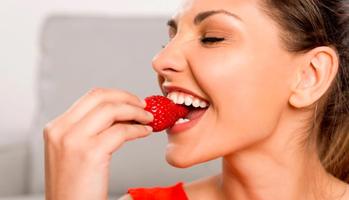 Ushqimet që ju mbajnë të hidratuar