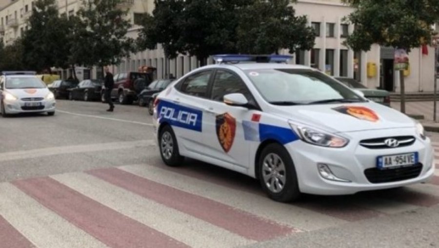 Ushtroi dhunë ndaj vëllait të tij dhe tentoi t’i djegë automjetin, arrestohet 40-vjeçari në Durrës