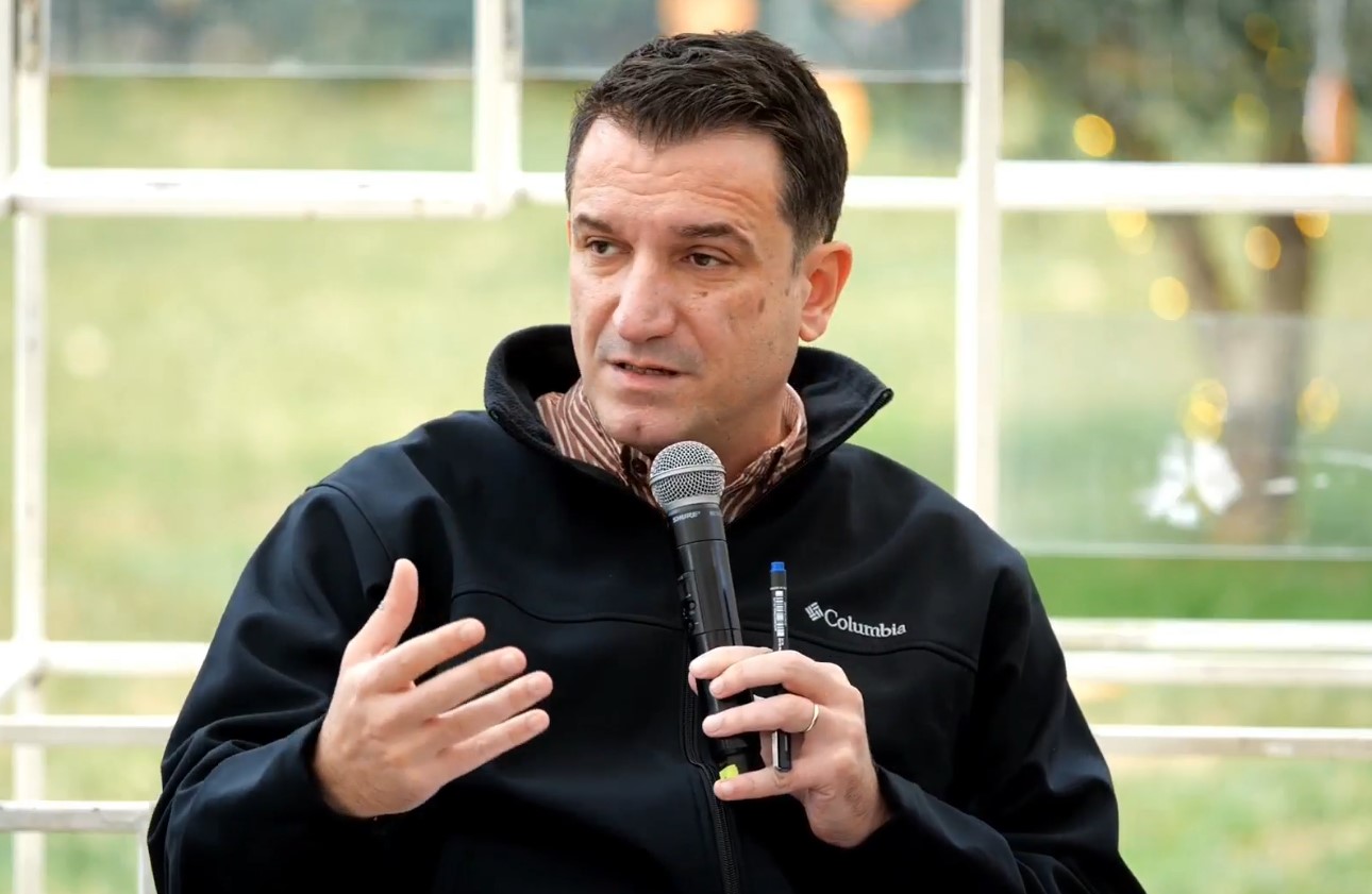 Veliaj jep lajmin e mirë: Një tjetër parkim nëntokësor për Tiranën; Parkimi zgjidhet vetëm me pune dhe jo me fjalë