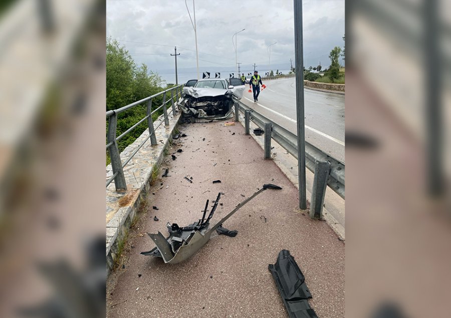 VIDEO/ Aksident i frikshëm në Pogradec, makina futet në korsinë e biçikletave