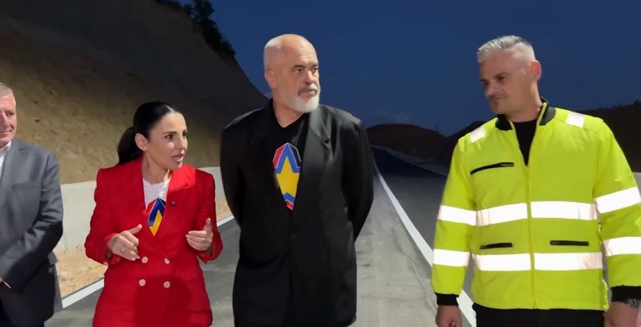 VIDEO/ Balluku në rrugën e re Maqellarë-Peshkopi, Rama i bie daulles. Noizy kalon me Lamborghini